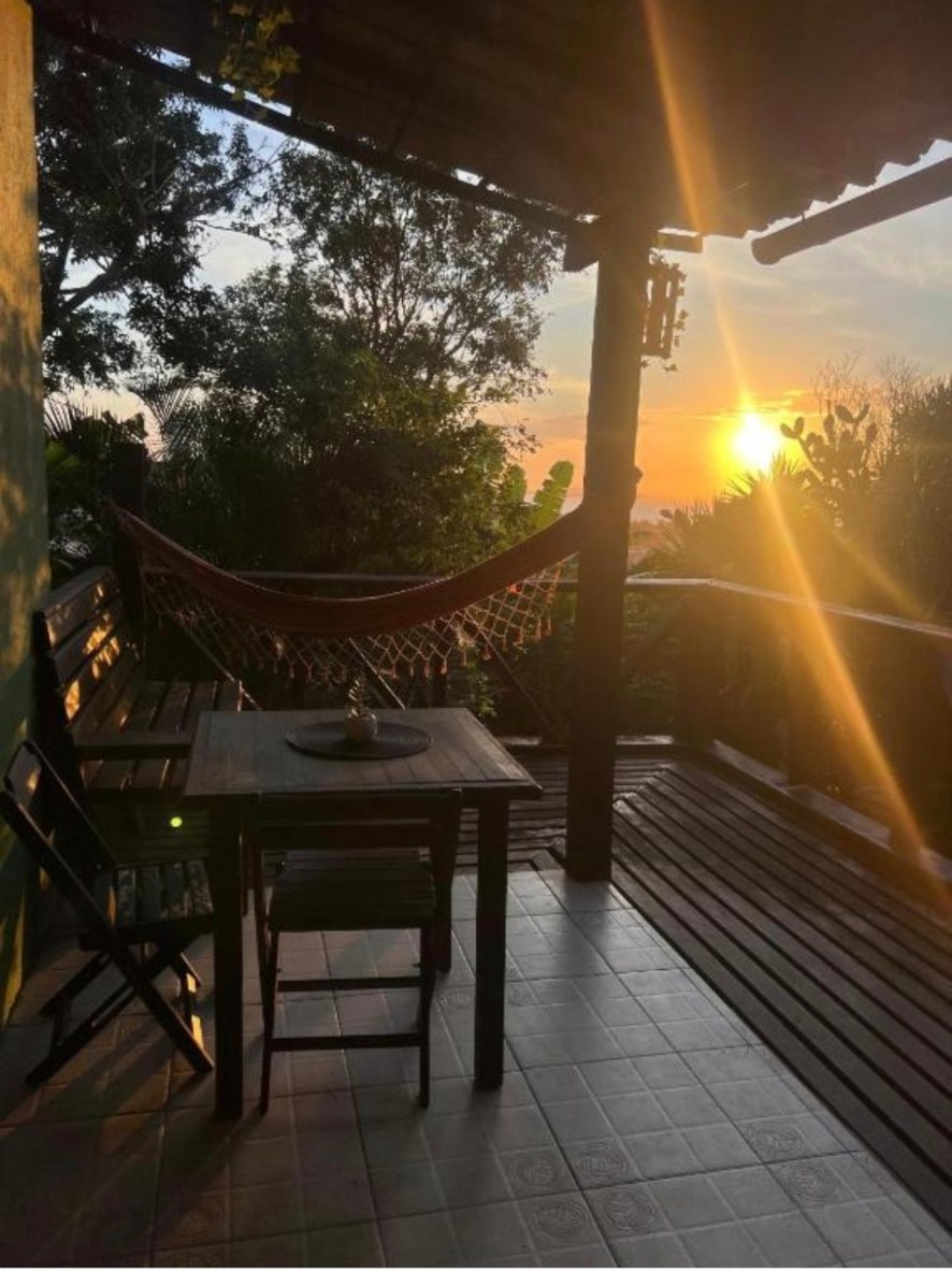 Galería con hamaca y atardecer en Búzios